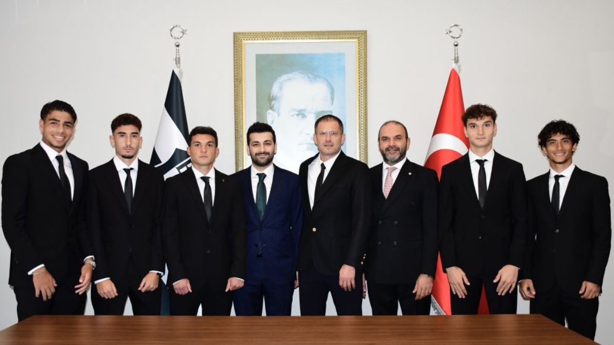 Beşiktaş, altyapısındaki 5 futbolcuyla sözleşme imzaladı