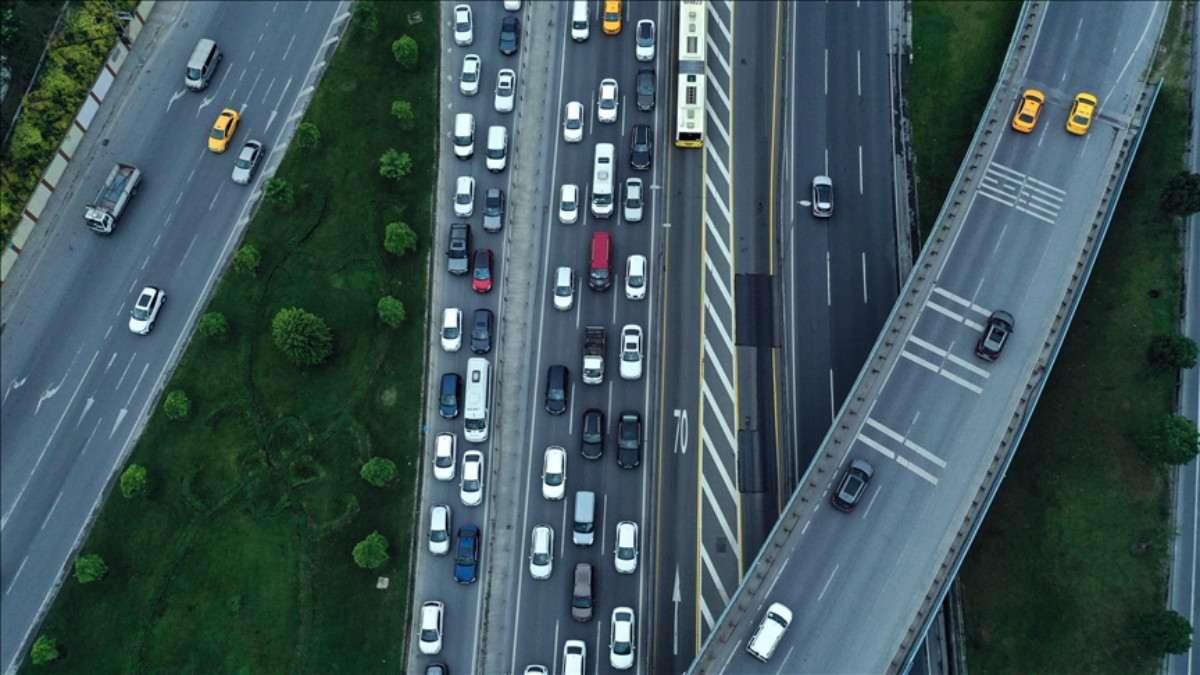 Ağustos ayında trafiğe 215 bin 130 aracın kaydı yapıldı