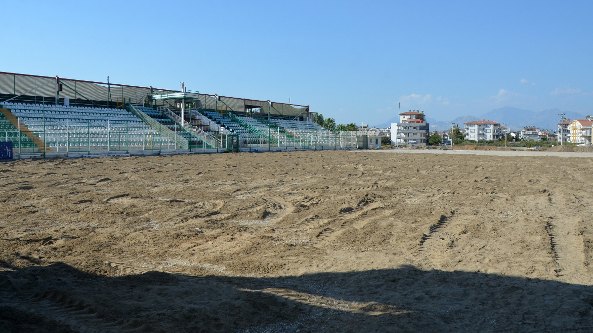 Serik Stadyumu'nun tadilat çalışması durdu