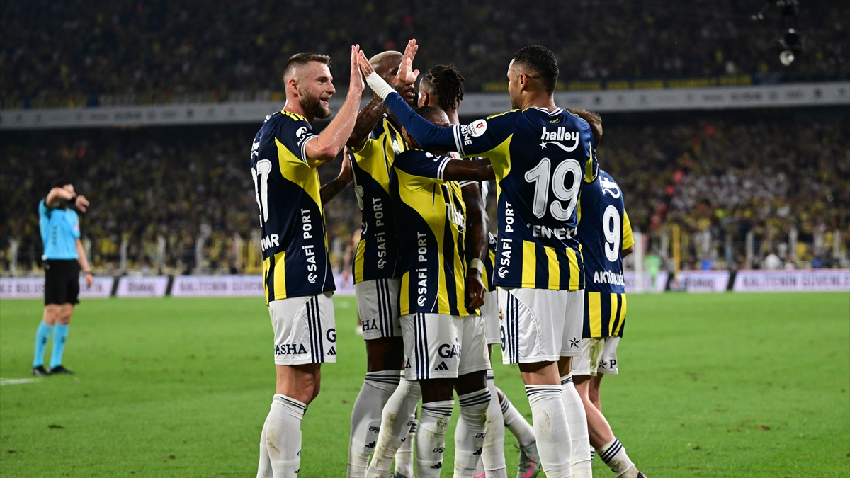Fenerbahçe - Alanyaspor maçının ilk 11'leri