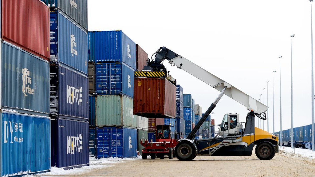 Türkiye'den komşularına 9 ayda 20,3 milyar dolarlık ihracat