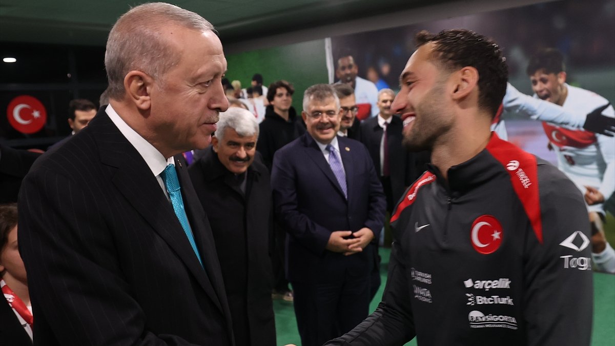 Cumhurbaşkanı Erdoğan'dan A Milli Futbol Takımı'na tebrik