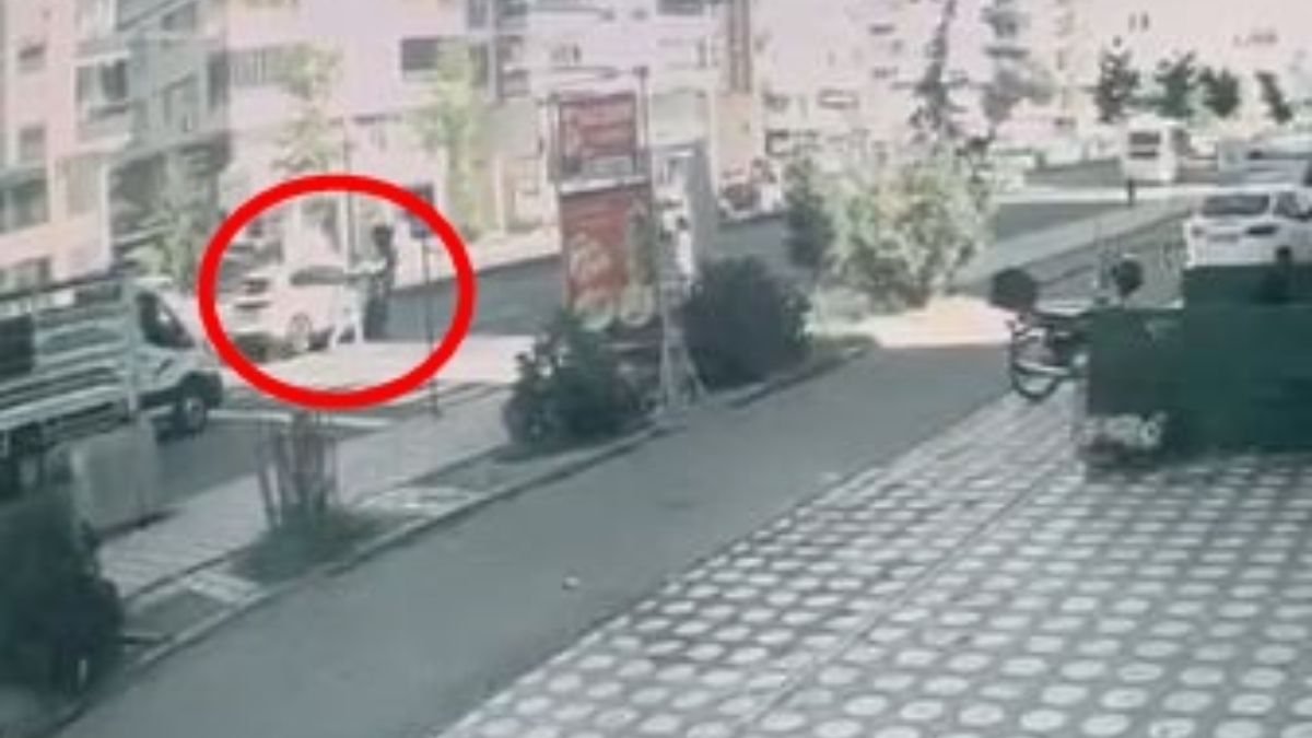Batman'da yaya geçidinden geçen 2 kişiye araba çarptı