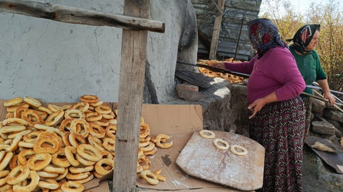 700 yıllık hamur işi! 4 malzeme ile yapılıyor, kış boyu tüketiliyor...