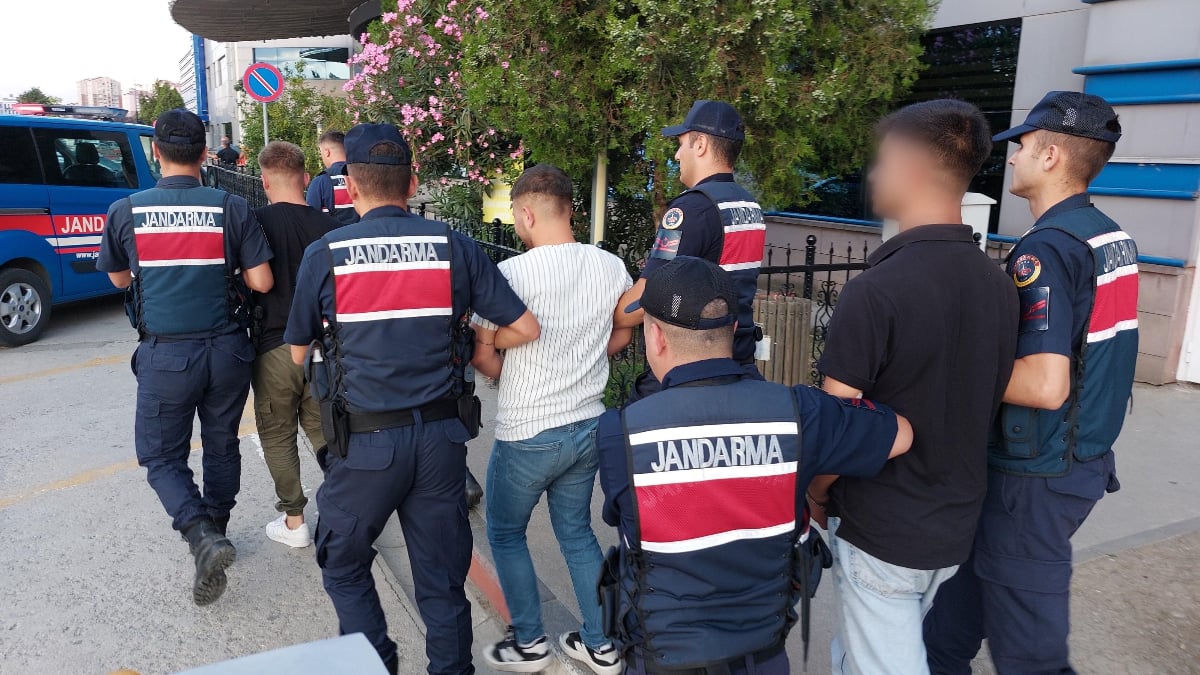 Samsun'da kavga ettikleri şahsın sığındığı evin sahibini sopayla ağır yaraladılar