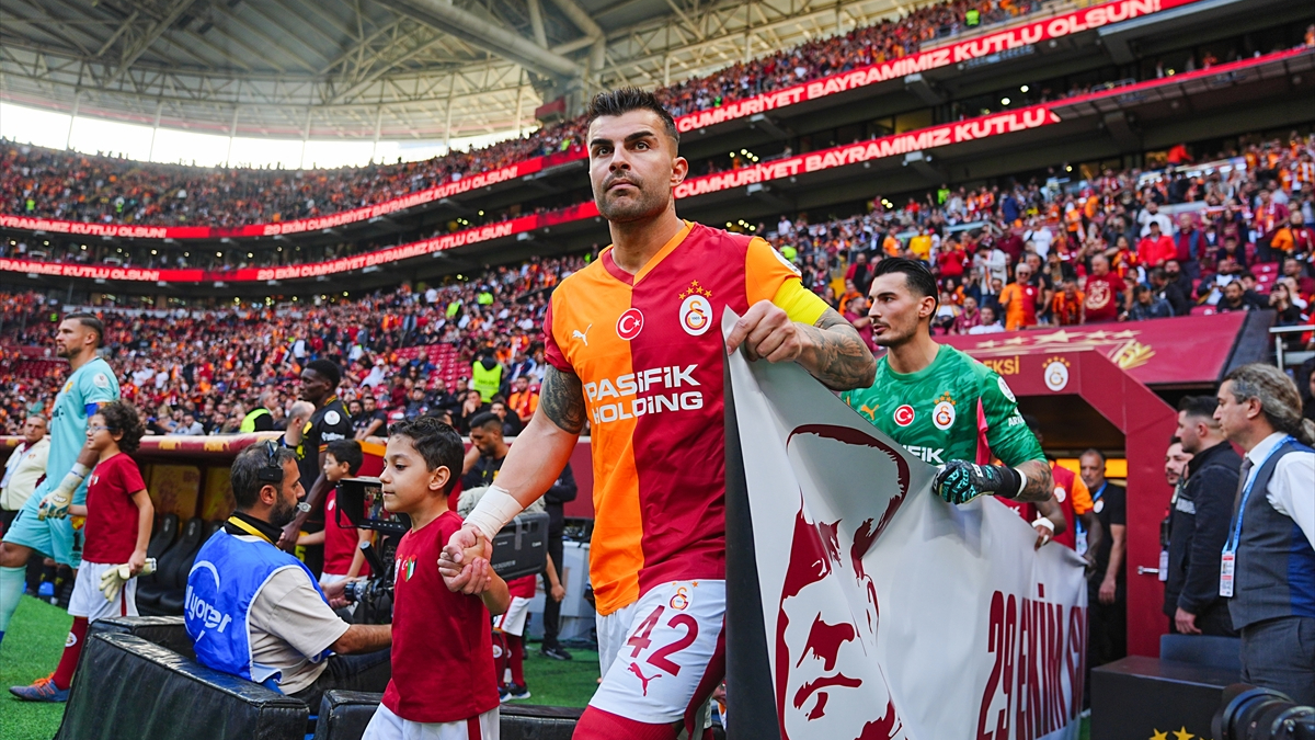 Abdülkerim Bardakcı, Galatasaray formasıyla 100. lig maçına hazırlanıyor