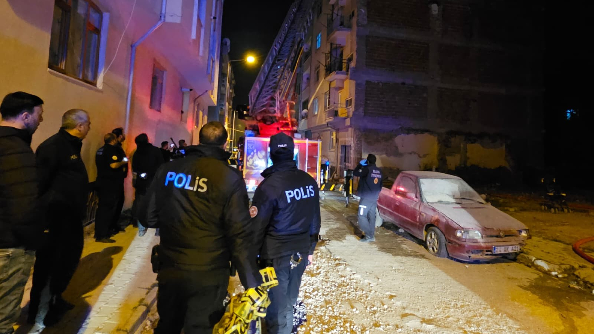 Elazığ’da 5 katlı bir binada yangın paniği