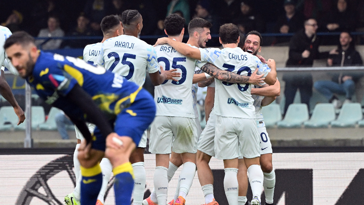 Hakan Çalhanoğlu, damga vurdu! Inter, Hellas Verona'yı son dakikada yıktı