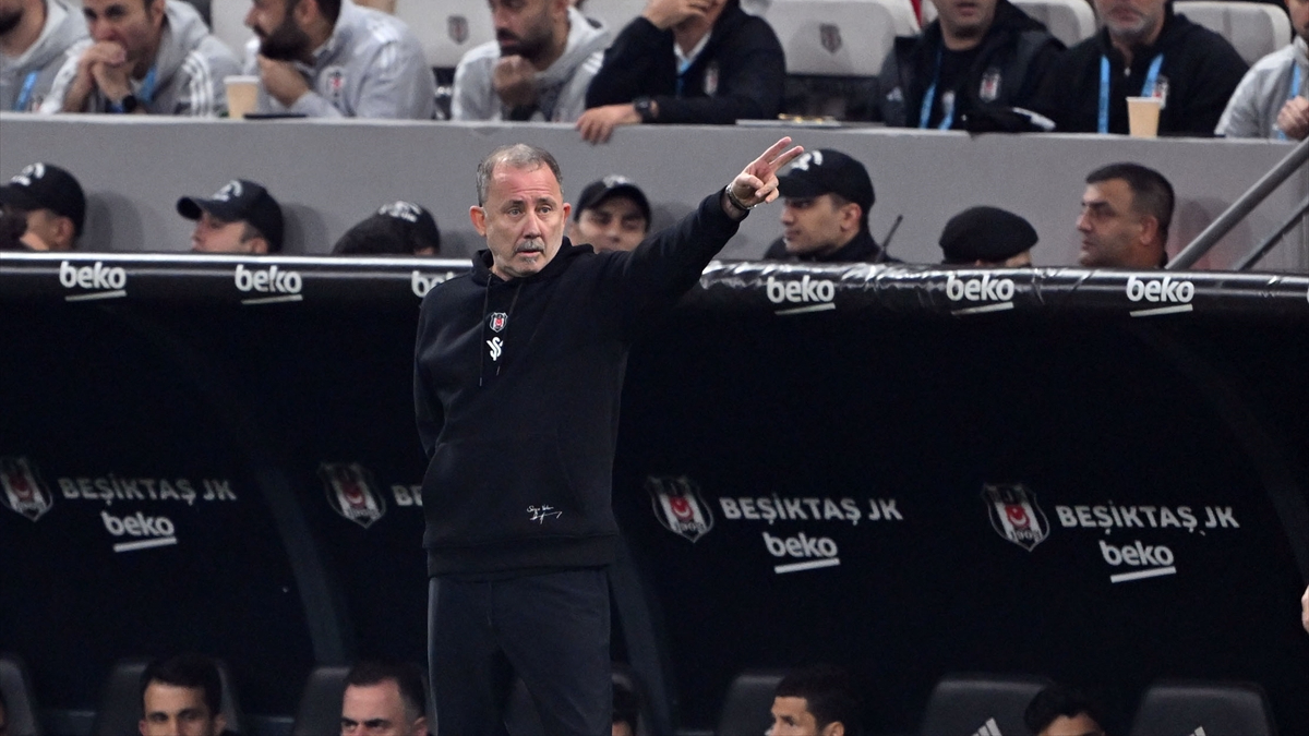 Sergen Yalçın, Beşiktaş’ın başında Fenerbahçe’ye ilk kez yenildi