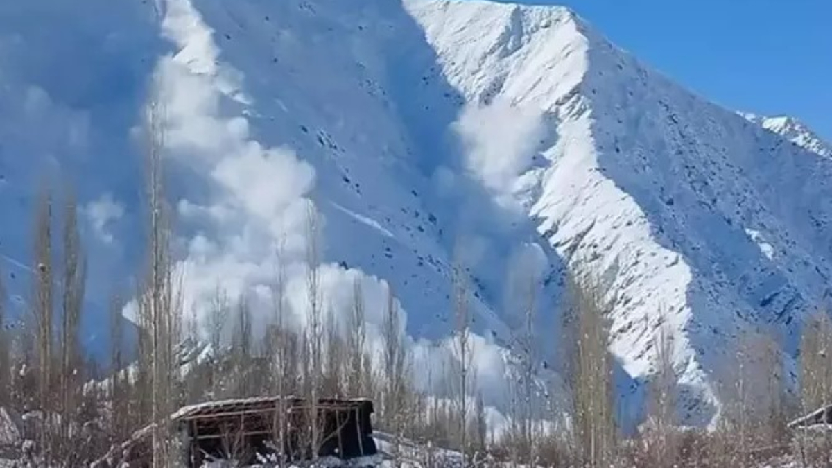 Nepal'de çığ düştü: 7 dağcı öldü