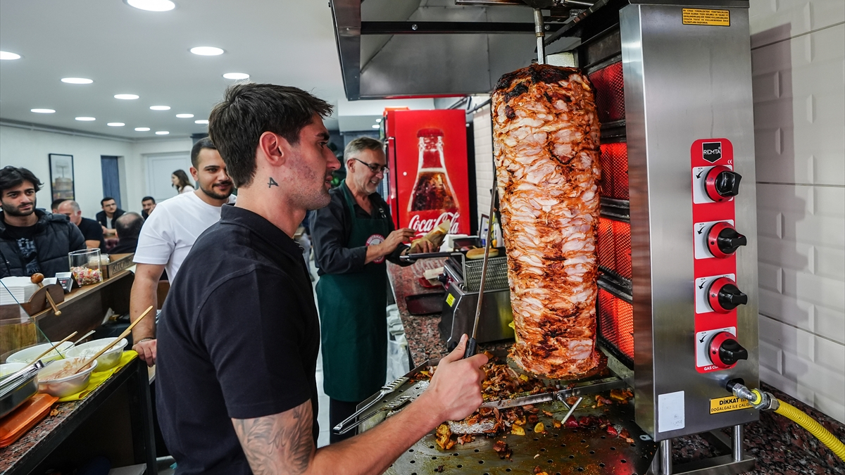 Eski Beşiktaşlı Orkan Çınar, Bursa'da döner kesiyor