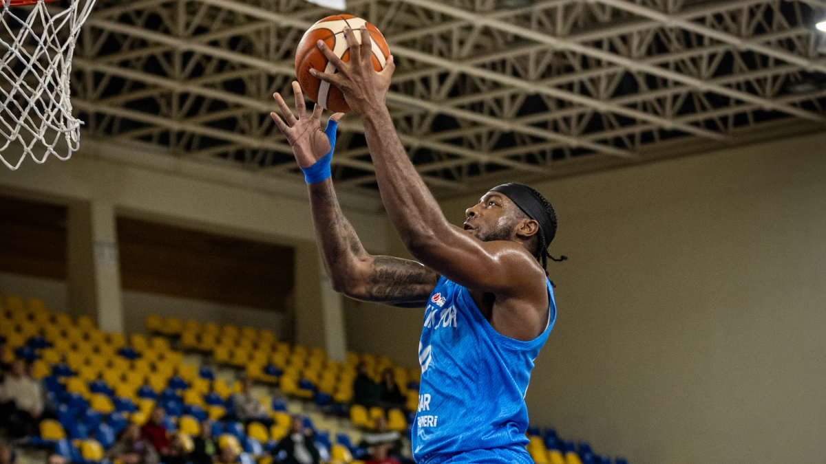 Aliağa Petkimspor, CSM Corona Brasov'a fark attı