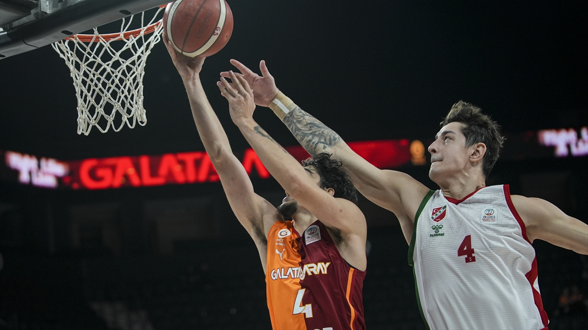 Karşıyaka'da Samet Geyik ameliyat edildi