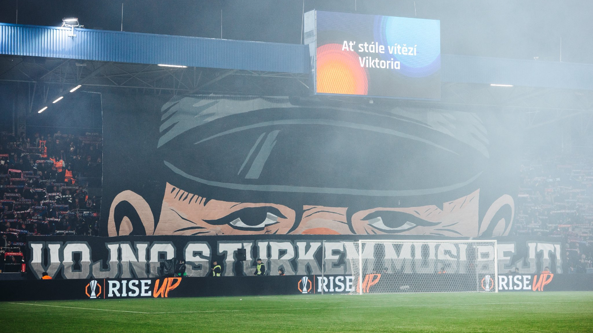 Viktoria Plzen'den Fenerbahçe maçında dikkat çeken pankart!