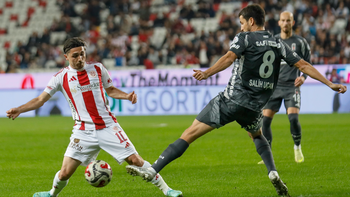 Beşiktaş'ta sakatlık! Salih Uçan, devam edemedi