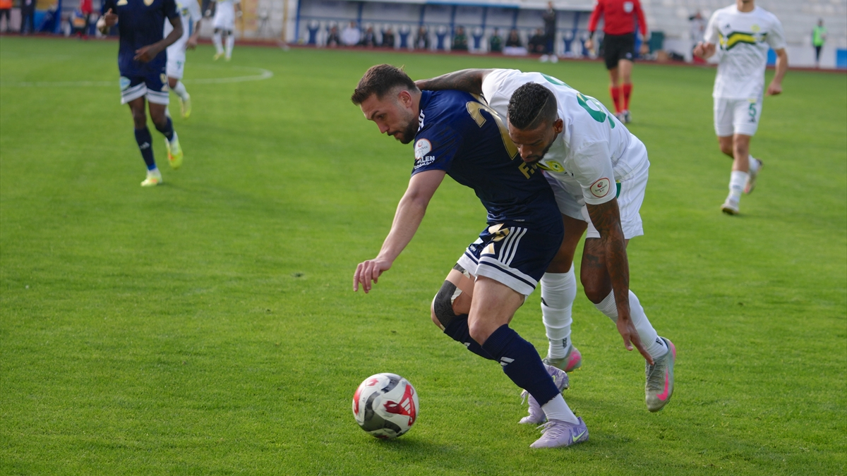 Erzurumspor FK ile Esenler Erokspor yenişemedi
