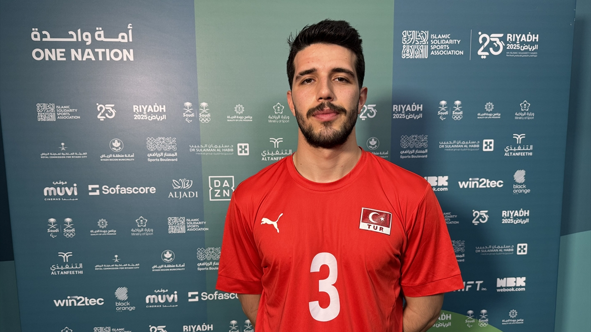 A Milli Erkek Voleybol Takımı'nın oyuncuları, Atatürk'ü andı