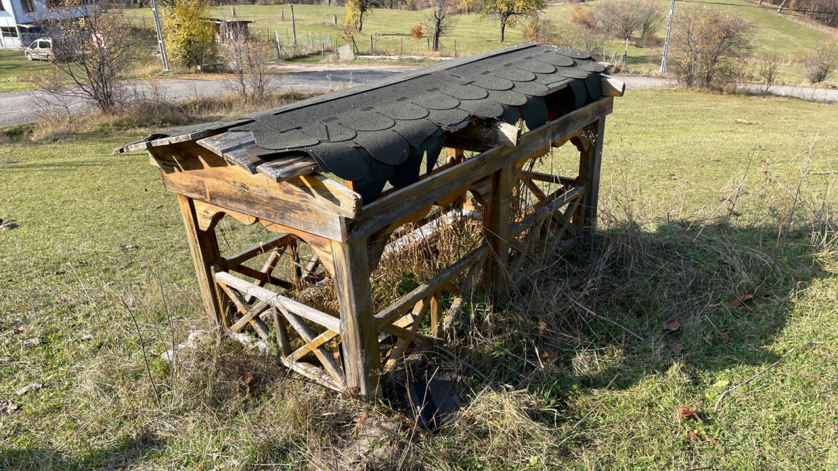 Artvin'de babası için yaptığı çardak görünümlü mezarın aynısından vasiyet etti