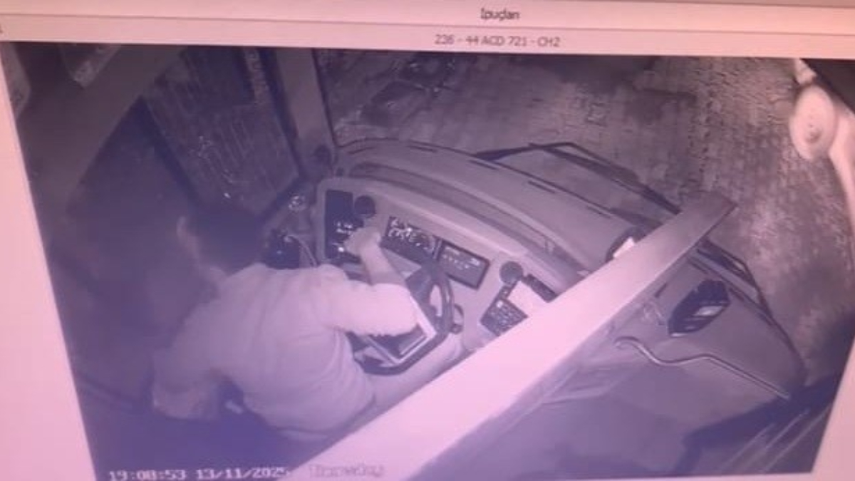 Malatya'da otobüse silahlı saldırı anı kamerada