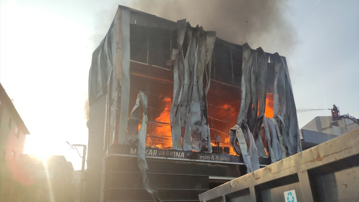 Kocaeli'deki fabrika yangınında can kaybı 7'ye yükseldi