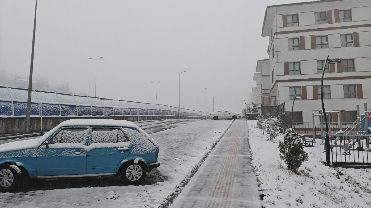 Kayseri'de kar etkisini gösterdi