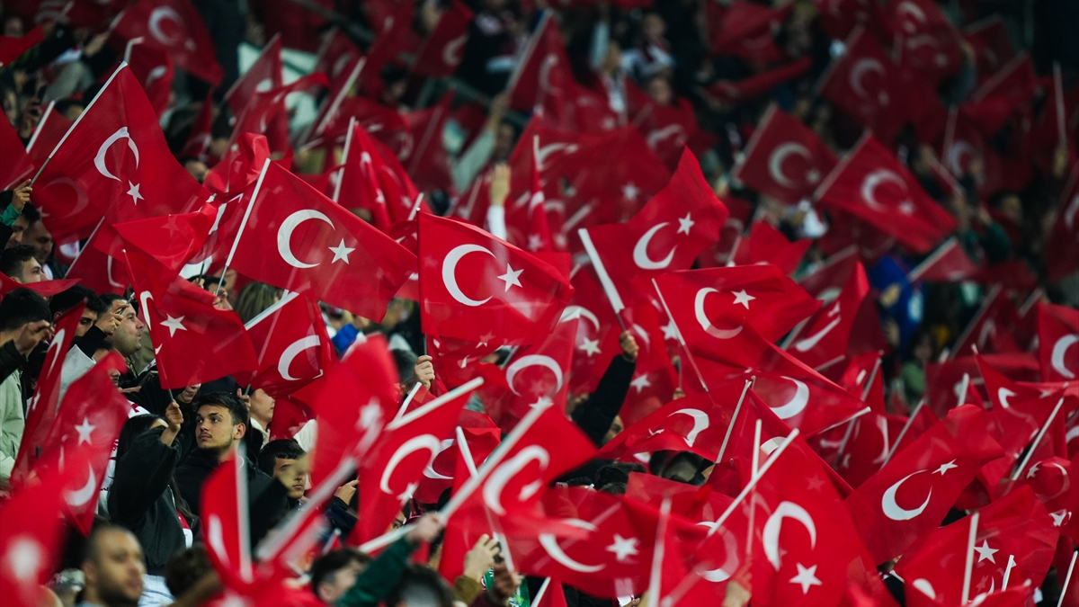 A Milli Futbol Takımı'na Bursa'da büyük destek