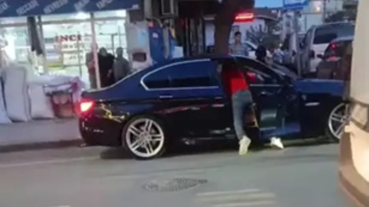 Kocaeli'de eski eşini ve ilşkisi olan arkadaşını defalarca bıçakladı