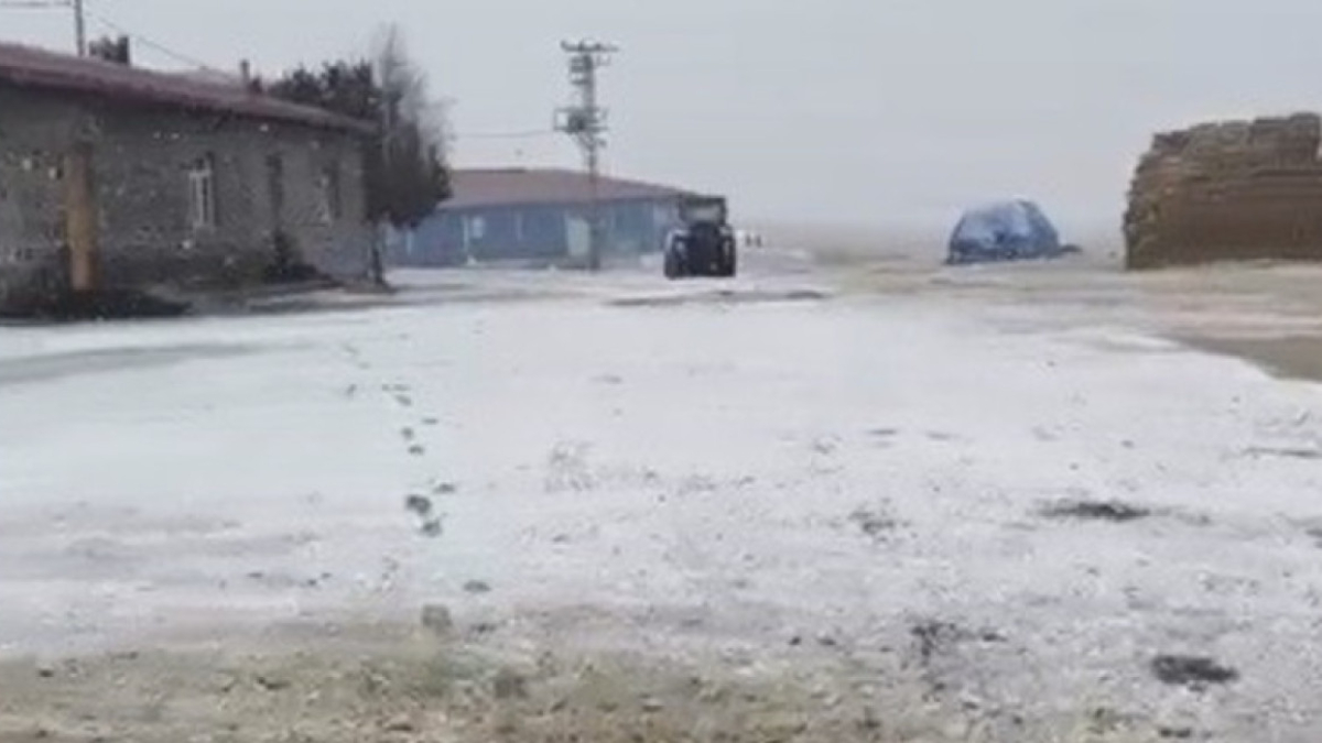 Kars’ta yüksek kesimlere kar yağdı