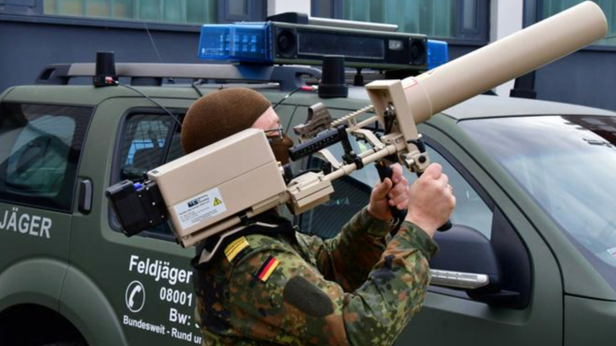 Almanya'da havalimanları için 100 milyon euroluk drone savunması planını hayata geçirecek