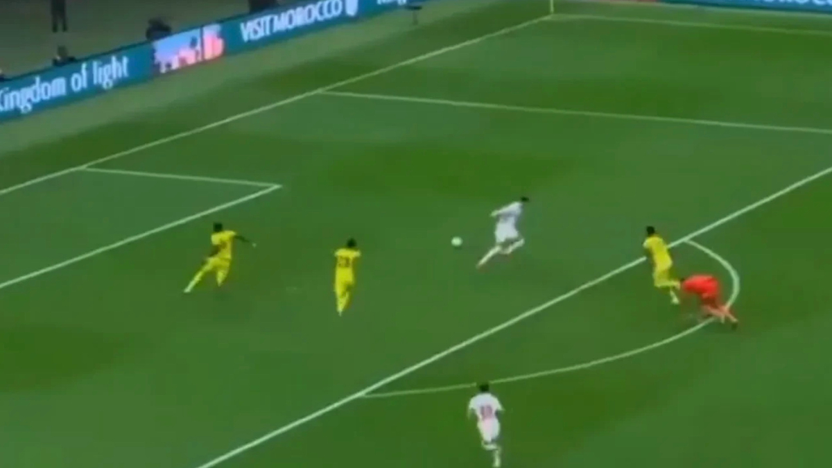 Bu kez kaçırdığı golle gündem oldu: Fenerbahçe'nin yıldızı Youssef En-Nesyri'nin şanssız anı