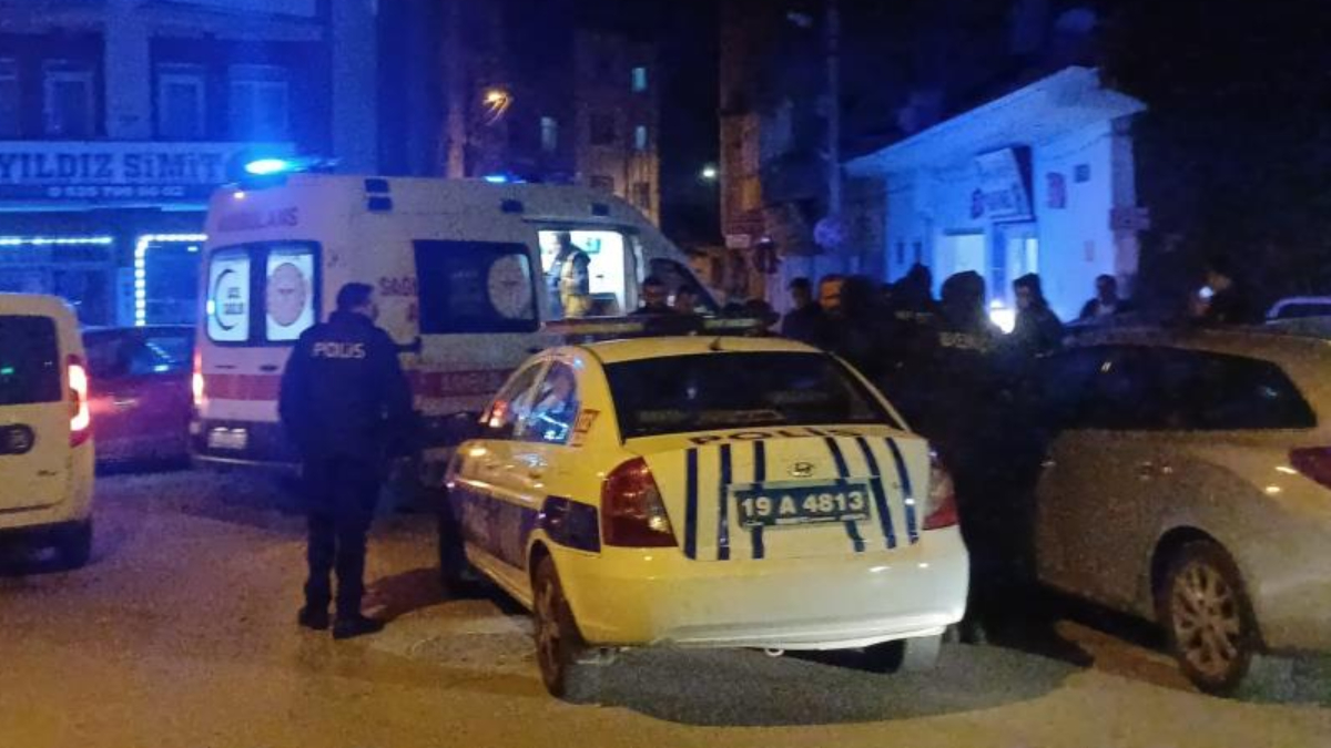 Çorum'da bıçaklı kavgada 1'i çocuk 2 kişi yaralandı