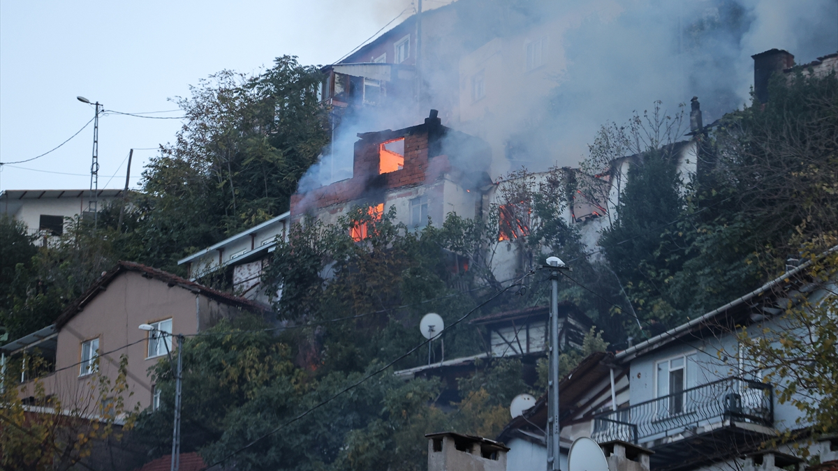 Bursa'da yanan evde 1 kişinin cesedi bulundu