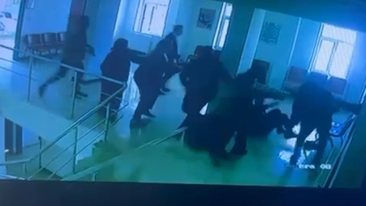 Şanlıurfa'da aile sağlık merkezinde görevli iki hemşire darbedildi