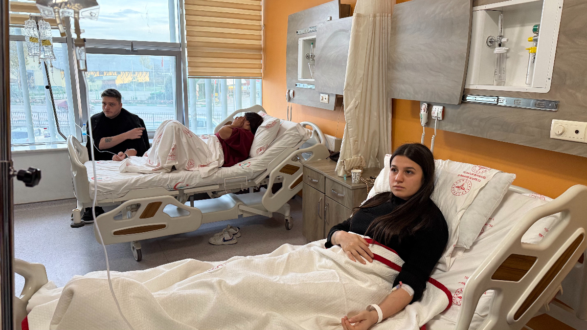 Bursa’da midye yedikten sonra rahatsızlanan 4 genç hastanelik oldu