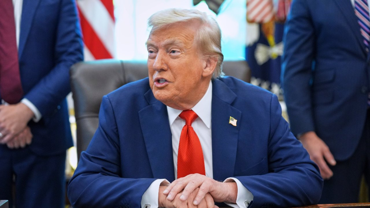 Trump'tan Epstein dosyalarını soran muhabire: Sessiz ol domuzcuk