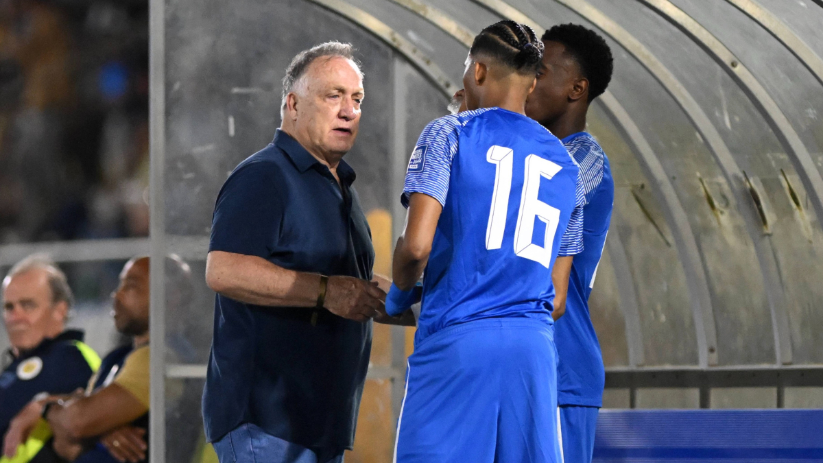 Teknik direktörü eski Fenerbahçeli Dick Advocaat: 150 bin nüfuslu Curaçao, Dünya Kupası'na katıldı