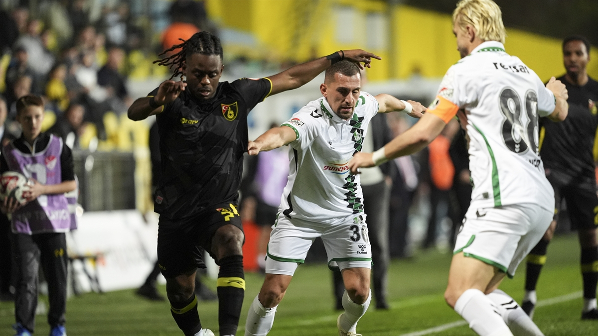 6 gol var kazanan yok! İstanbulspor ile Sakaryaspor yenişemedi