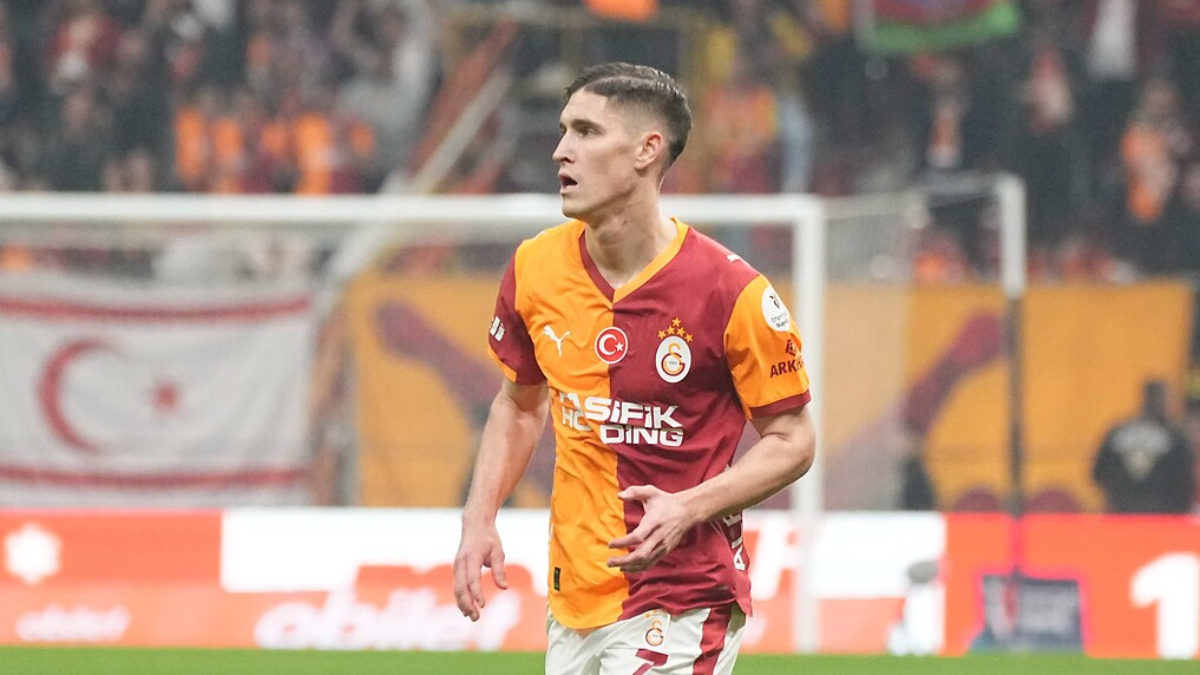 Fenerbahçe derbisinde yok! Galatasaray'da Roland Sallai kırmızı kart gördü