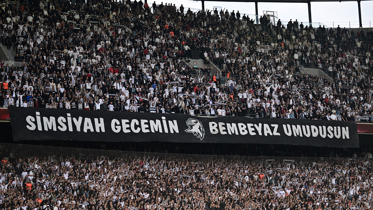 Beşiktaş taraftarından Serdal Adalı ve Sergen Yalçın'a tepki