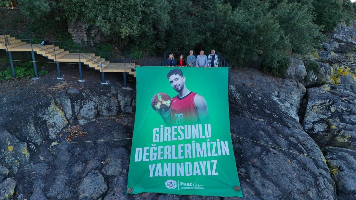 Giresun Adası'nda, Alperen Şengün'e onur posteri!