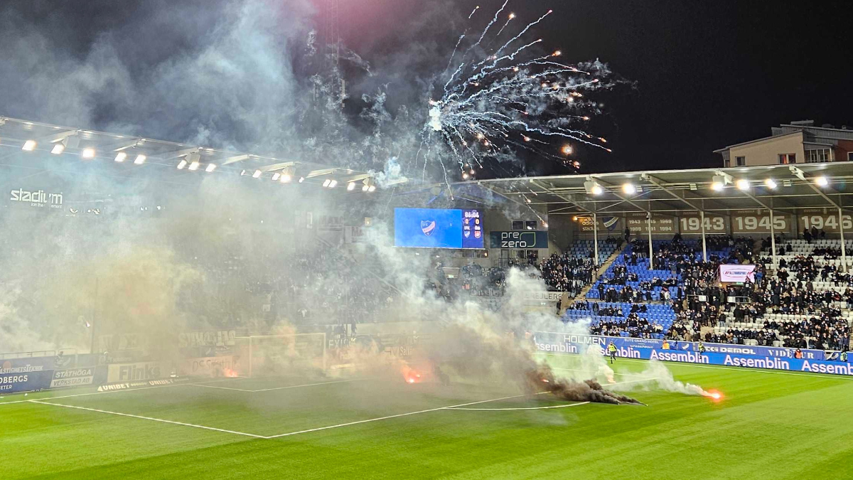 Küme düşen Norrköping taraftarları sahaya zarar verdi