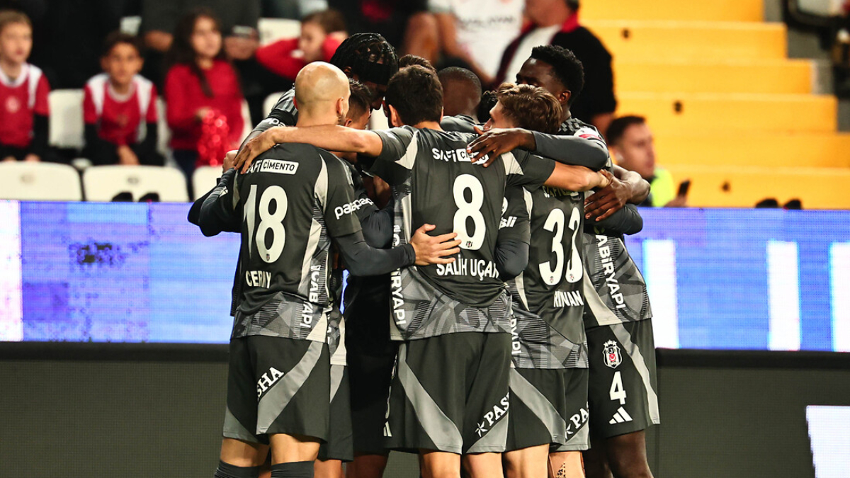 Fatih Karagümrük - Beşiktaş maçının ilk 11’leri belli oldu