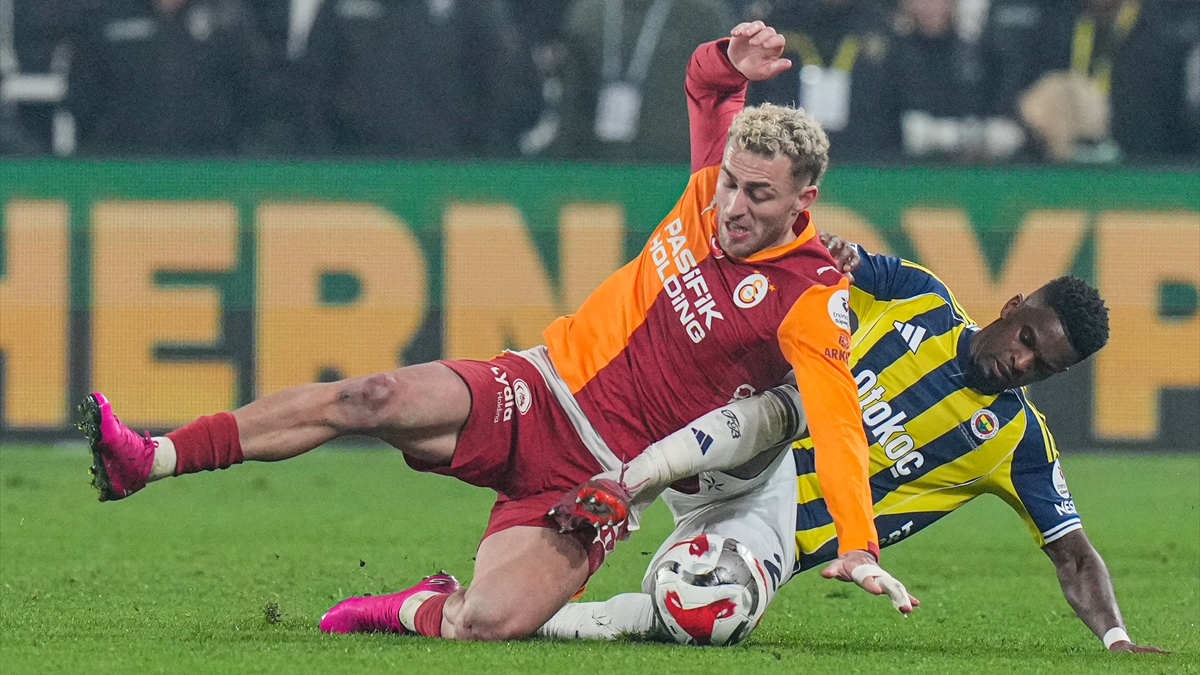 Eski hakemler Fenerbahçe - Galatasaray derbisinin tartışmalı pozisyonlarını yorumladı