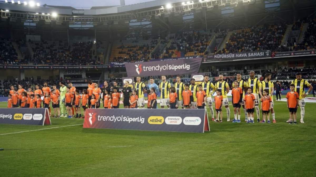 Başakşehir hedef Fenerbahçe'yi yenerek galibiyet serisi yakalamak