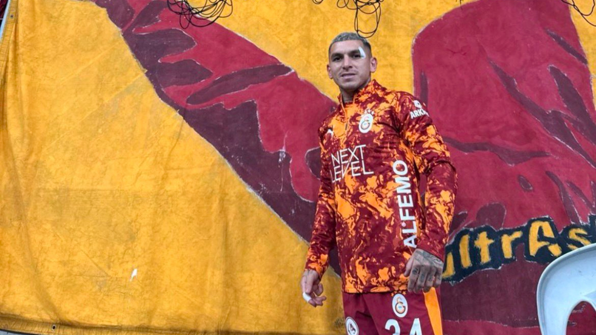 Galatasaray'da Lucas Torreira'ya özel pankart