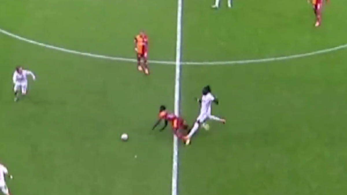 Galatasaray'dan paylaşım: Bu da mı kırmızı kart değil