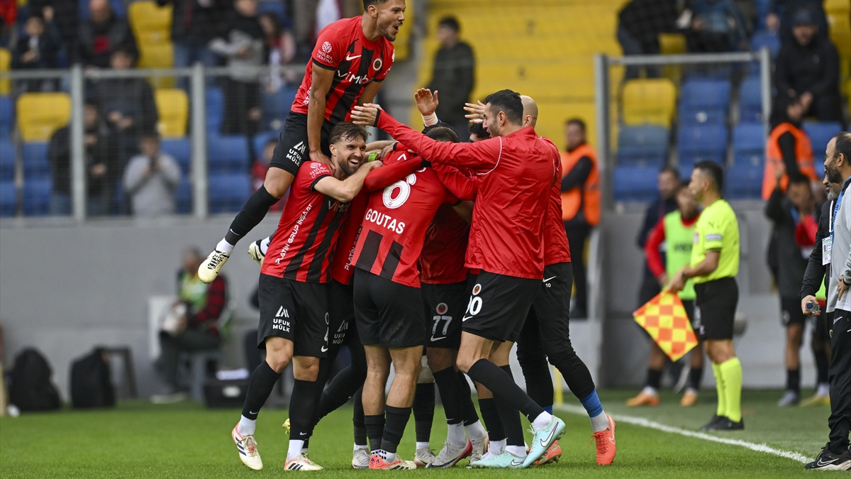 Gençlerbirliği, Karagümrük karşısında 3 puanı 3 golle aldı