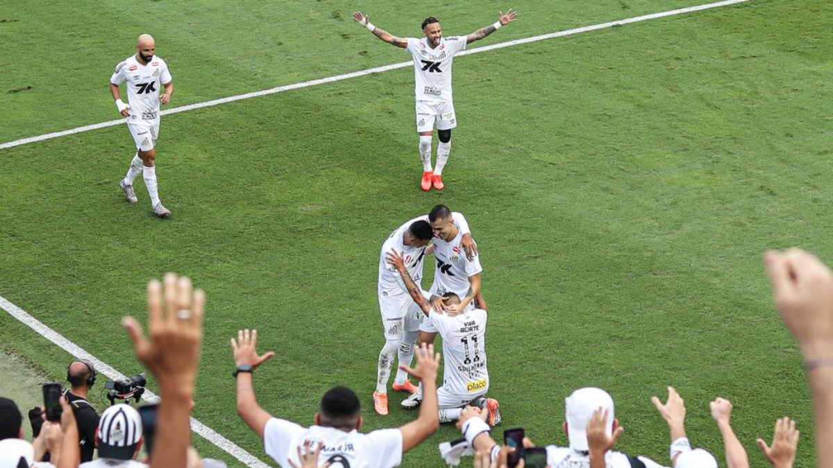 Neymar'ın takımı Santos, ligde kaldı