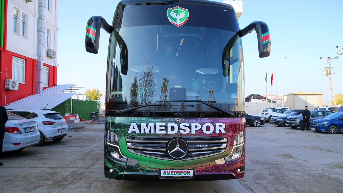 Amed Sportif Faaliyetler'e yeni takım otobüsü teslim edildi