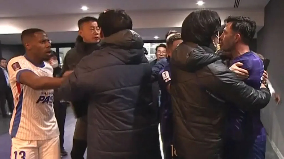 Asya Şampiyonlar Ligi'nde ortalığı birbirine kattı: Tolgay Arslan sinirden çılgına döndü...